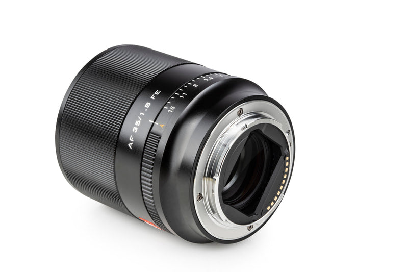 Objectif Viltrox 35 mm f/1.8 pour appareils photo Nikon et Sony -- En stock